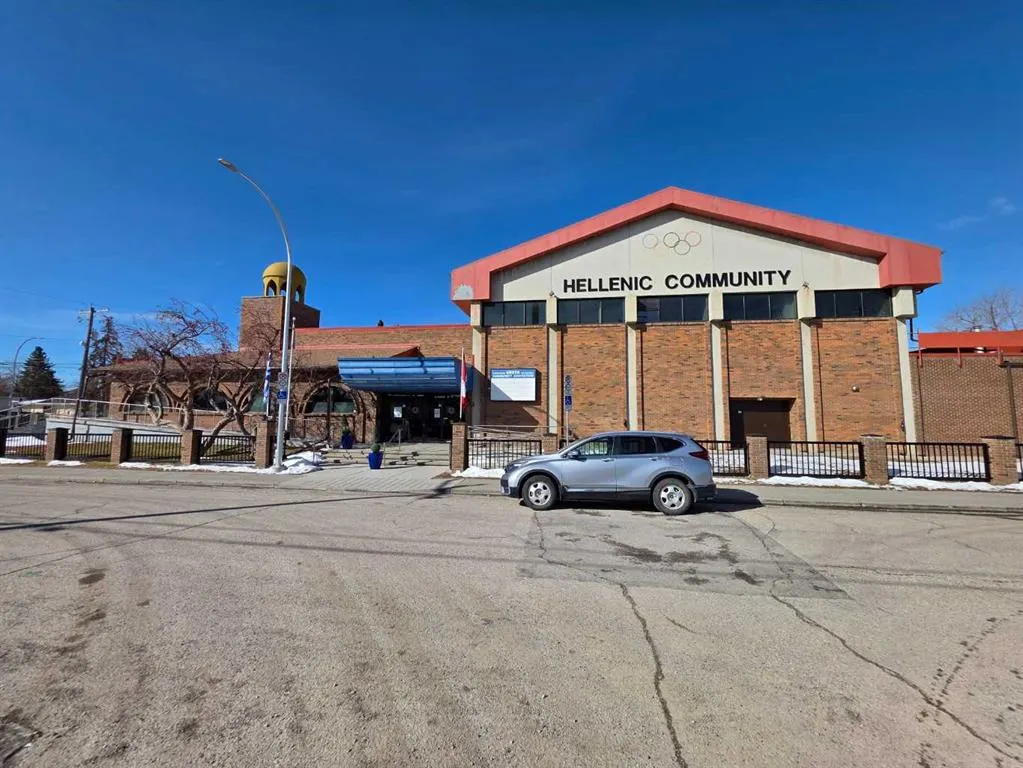 512 Cedar Crescent SW #201