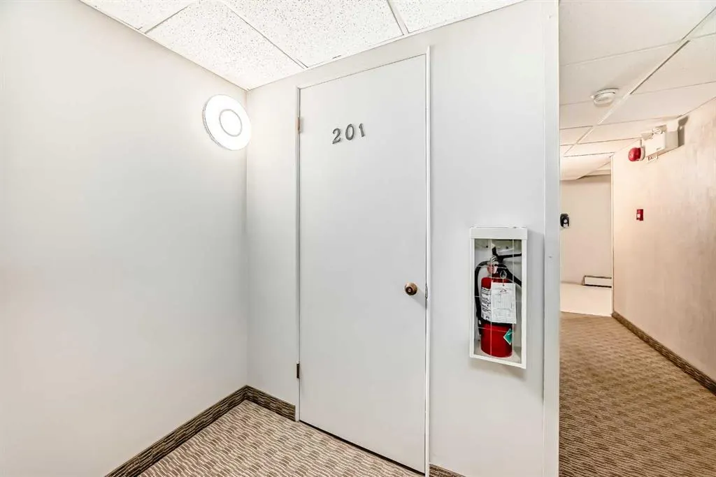 512 Cedar Crescent SW #201