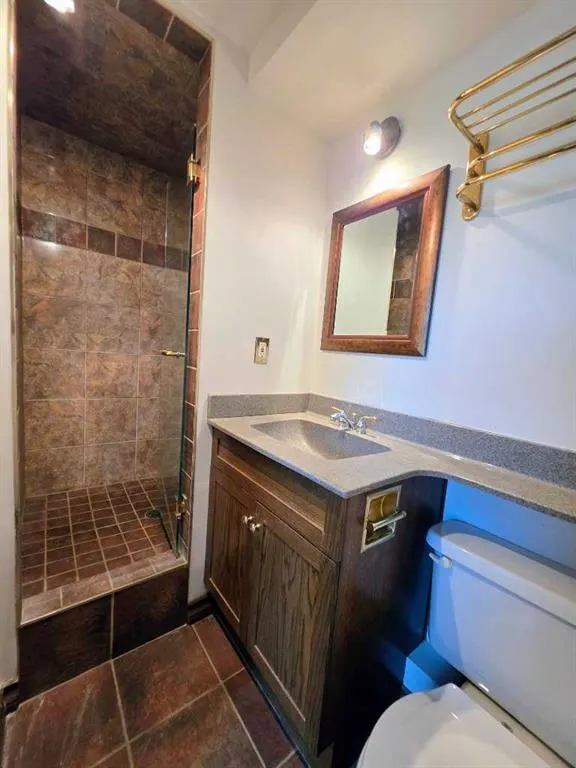 512 Cedar Crescent SW #201