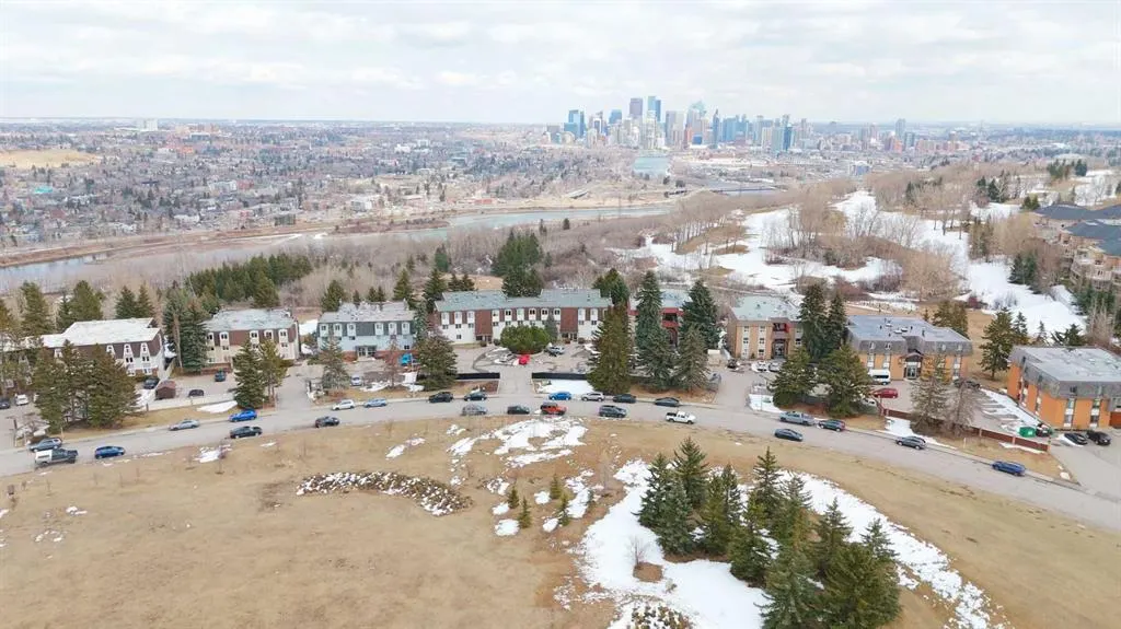 512 Cedar Crescent SW #201