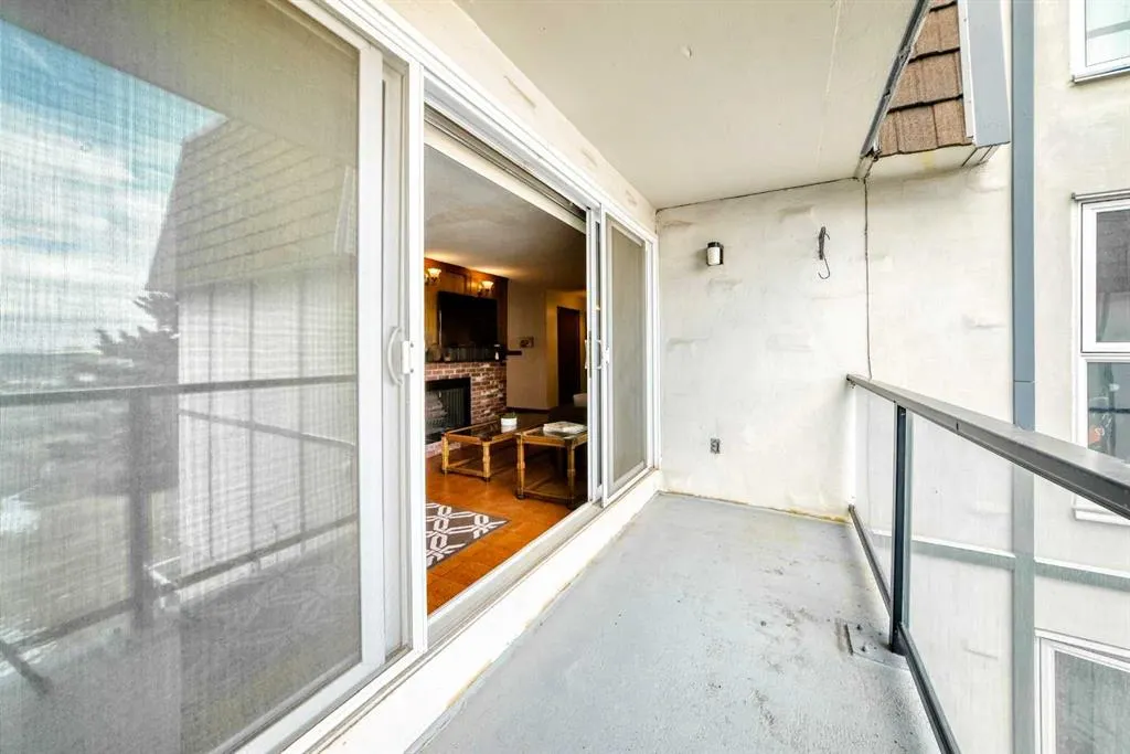 512 Cedar Crescent SW #201