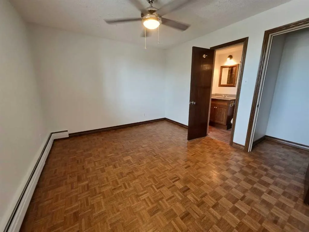 512 Cedar Crescent SW #201