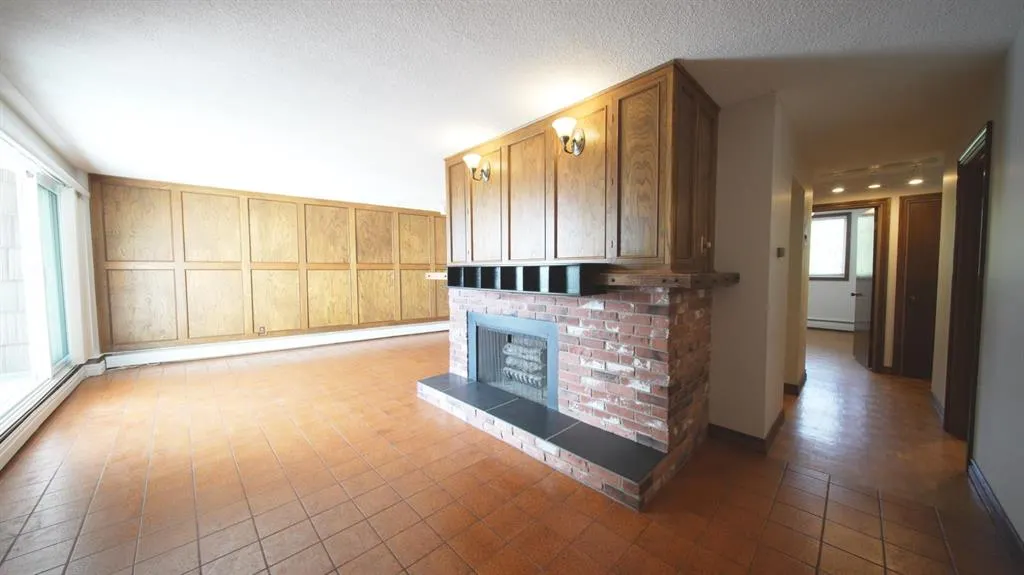 512 Cedar Crescent SW #201