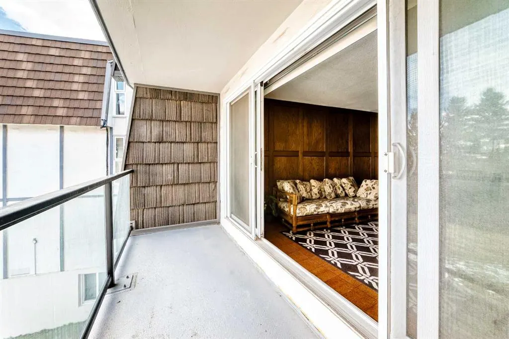 512 Cedar Crescent SW #201