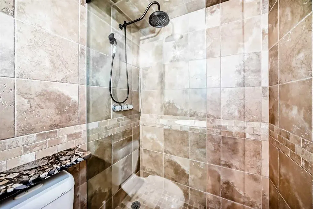 512 Cedar Crescent SW #201