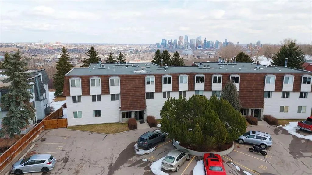 512 Cedar Crescent SW #201