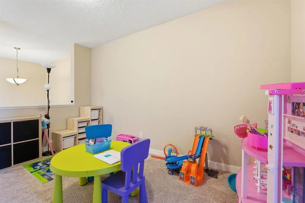 102 Clydesdale Way