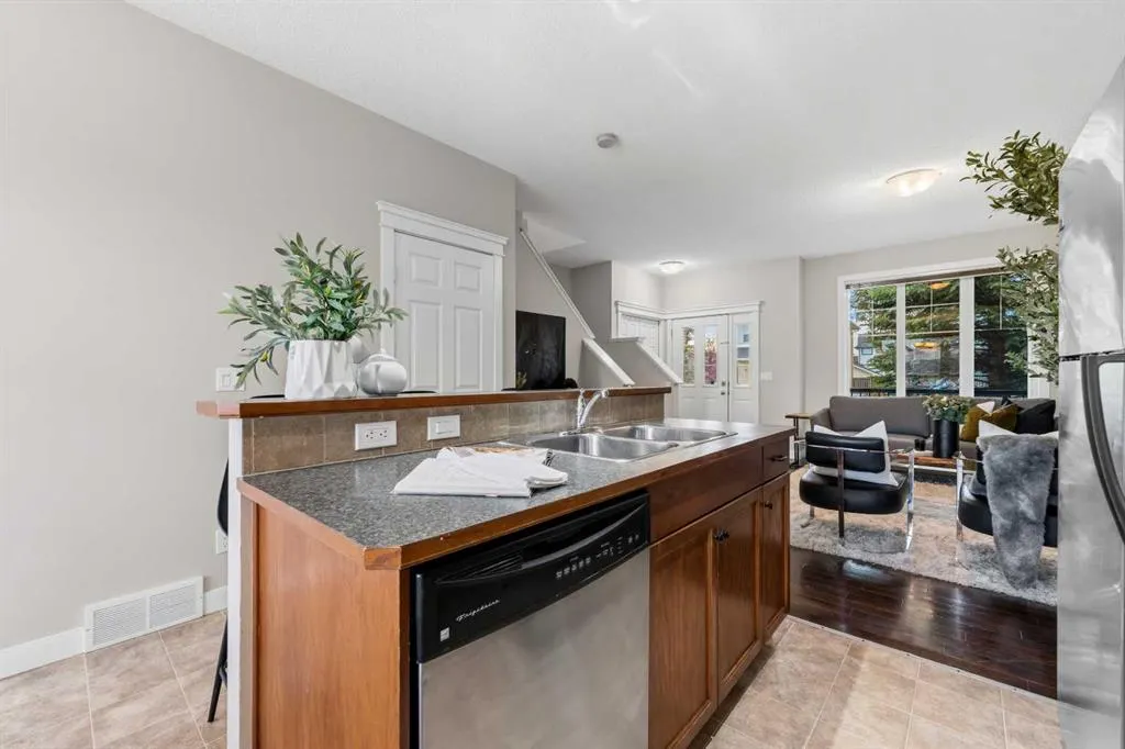 66 Evansford Circle NW