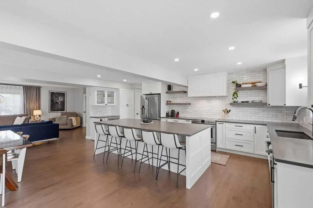87 Couture Crescent SW