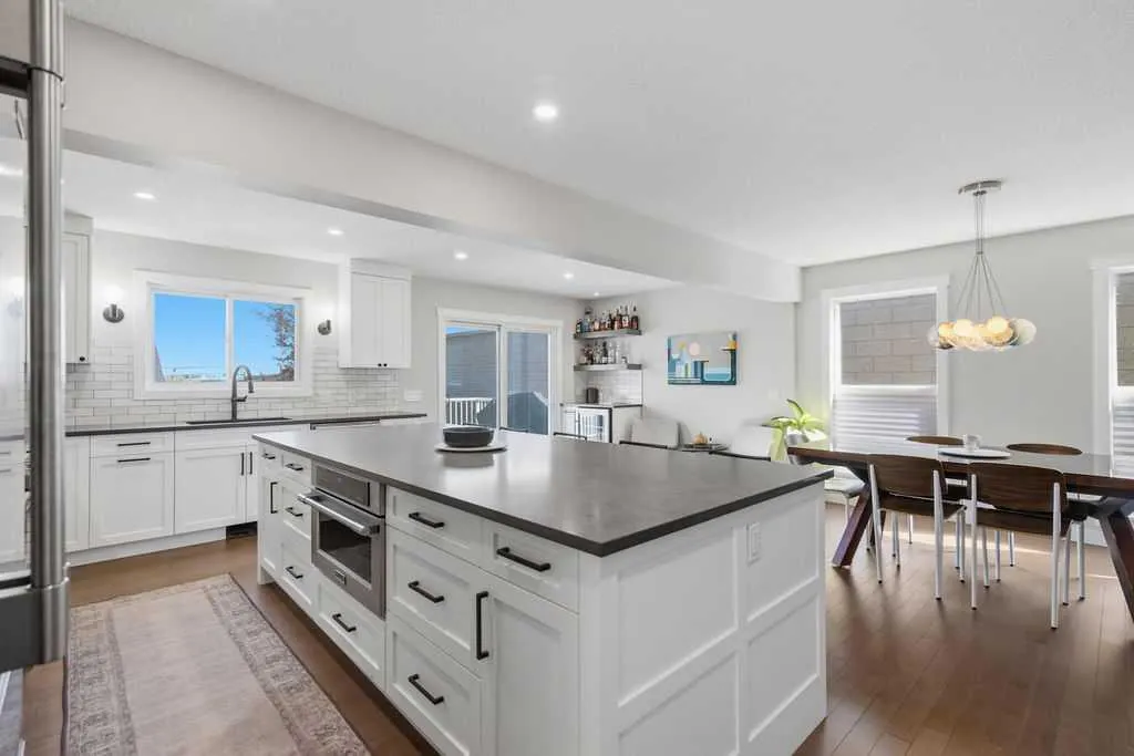 87 Couture Crescent SW