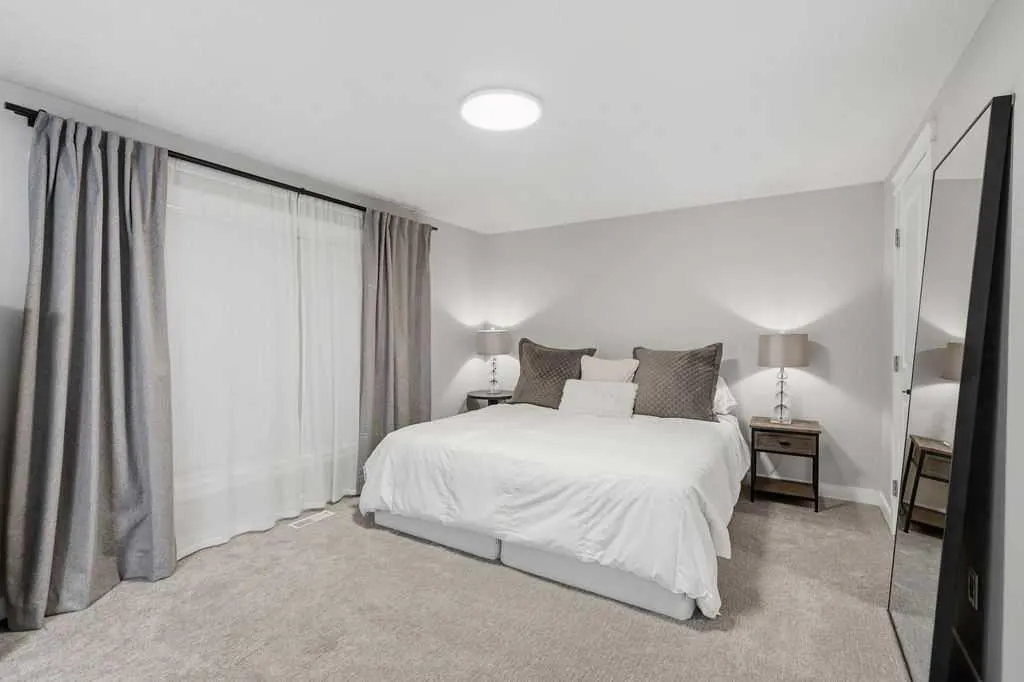 87 Couture Crescent SW