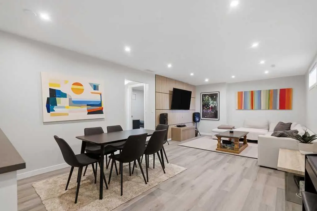 87 Couture Crescent SW