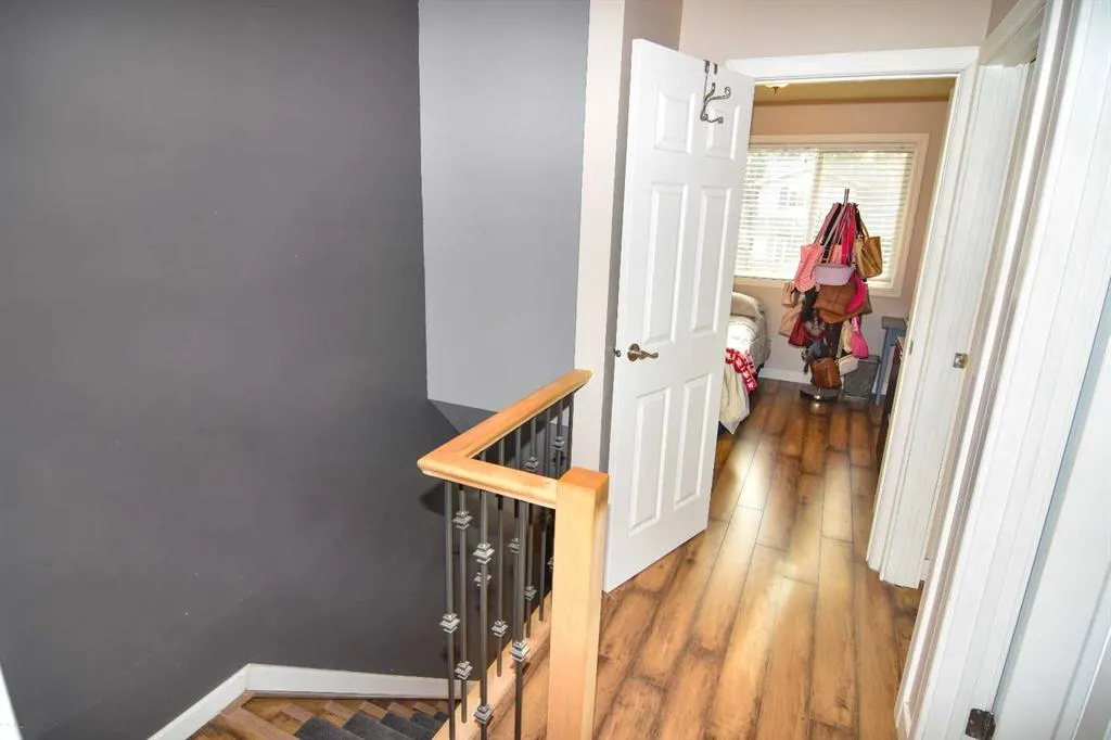 100 Coach Manor Rise SW