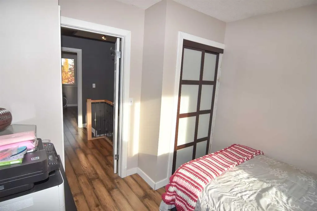 100 Coach Manor Rise SW