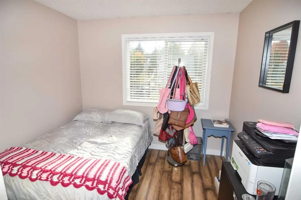 100 Coach Manor Rise SW