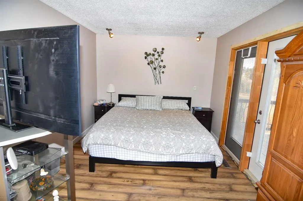 100 Coach Manor Rise SW
