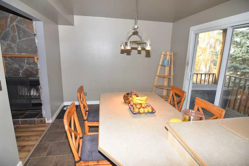 100 Coach Manor Rise SW