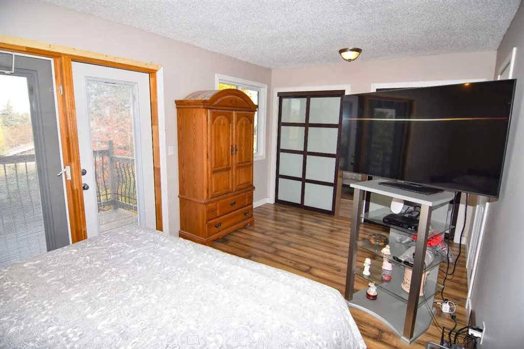 100 Coach Manor Rise SW