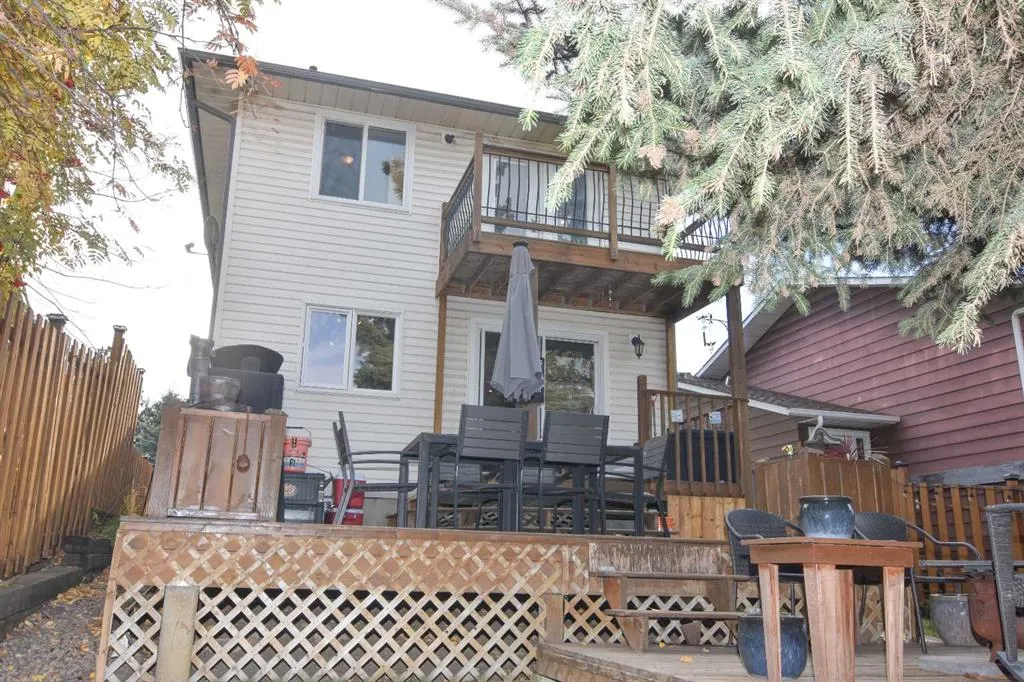 100 Coach Manor Rise SW