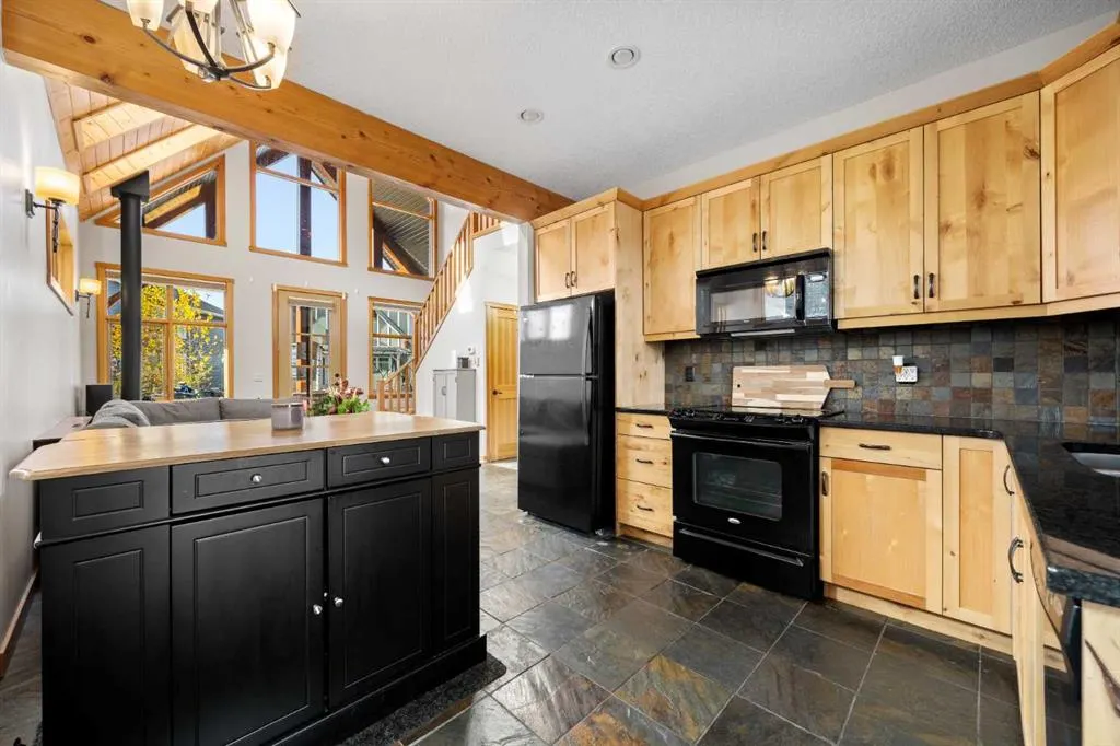 233 Cottage Club Crescent