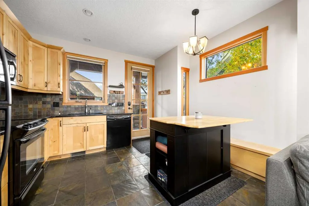 233 Cottage Club Crescent