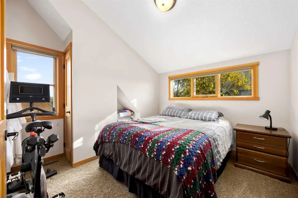 233 Cottage Club Crescent