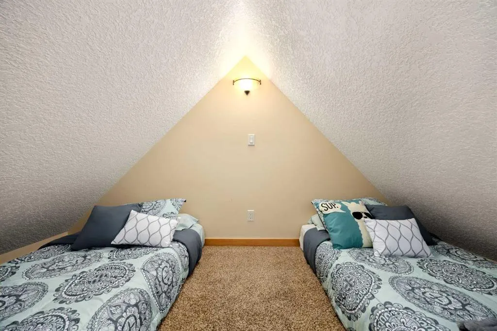 233 Cottage Club Crescent