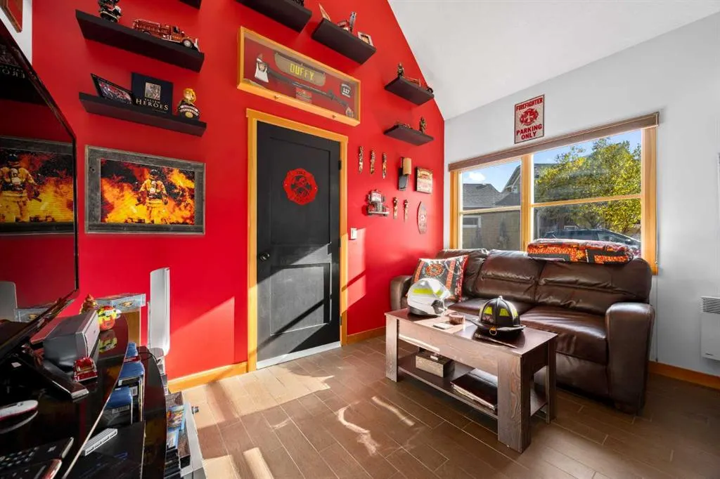 233 Cottage Club Crescent