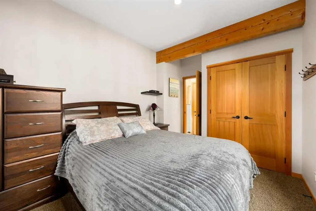 233 Cottage Club Crescent