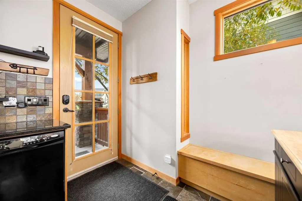 233 Cottage Club Crescent