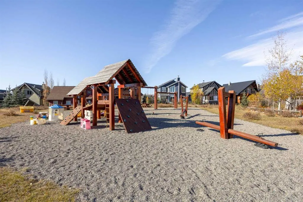 233 Cottage Club Crescent
