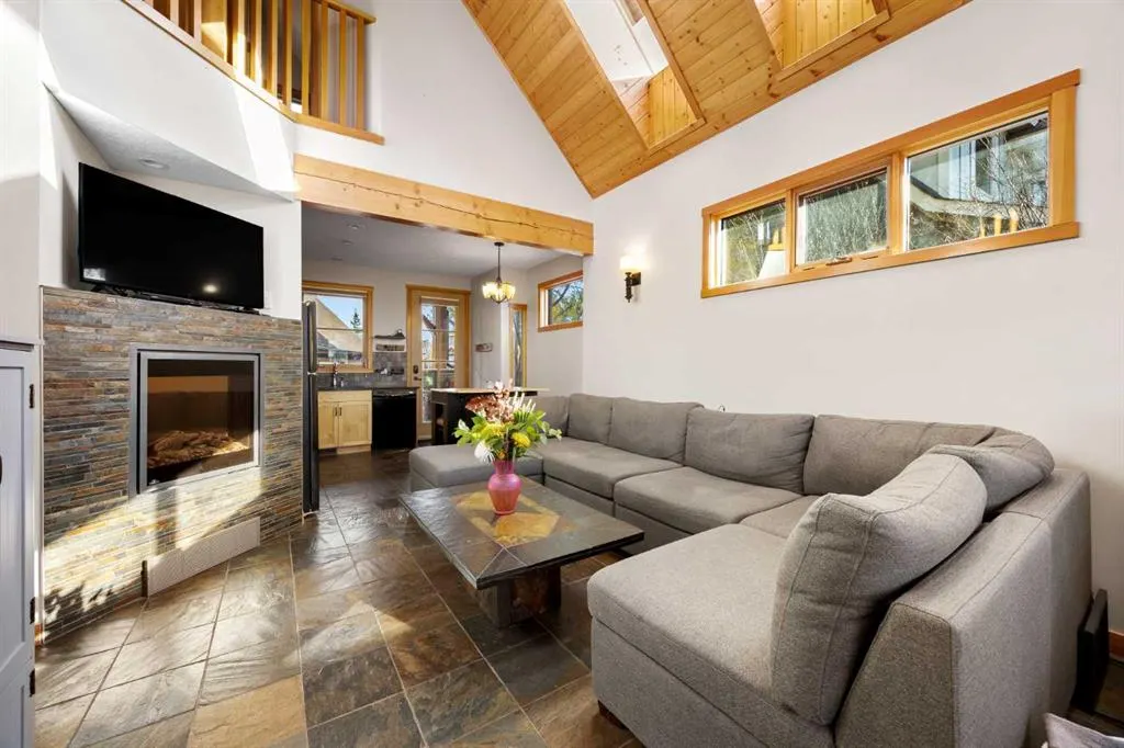 233 Cottage Club Crescent