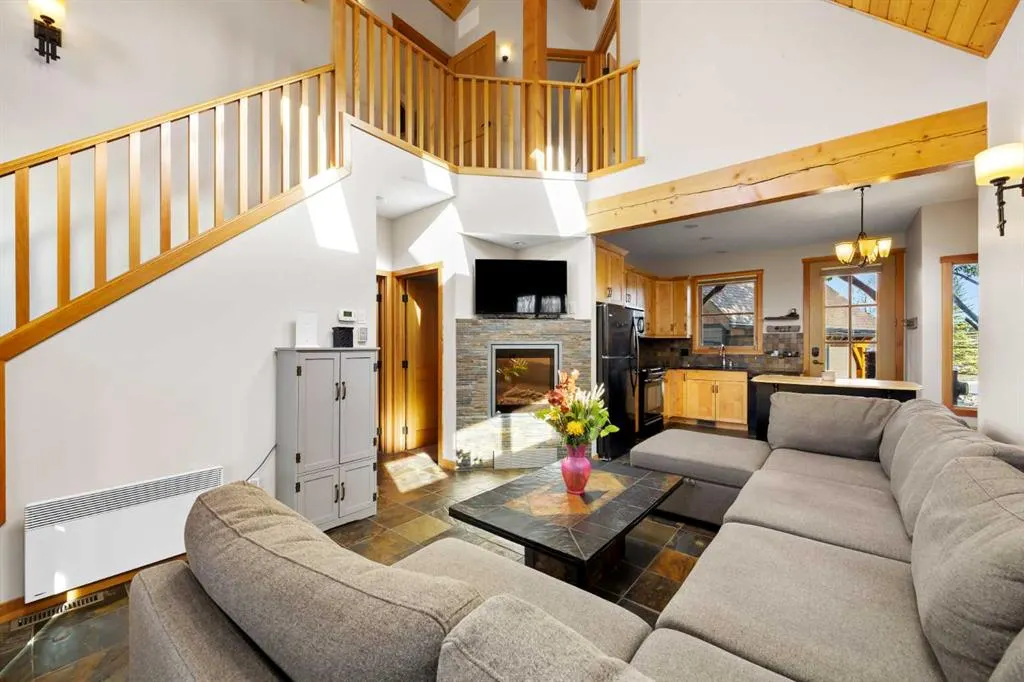 233 Cottage Club Crescent