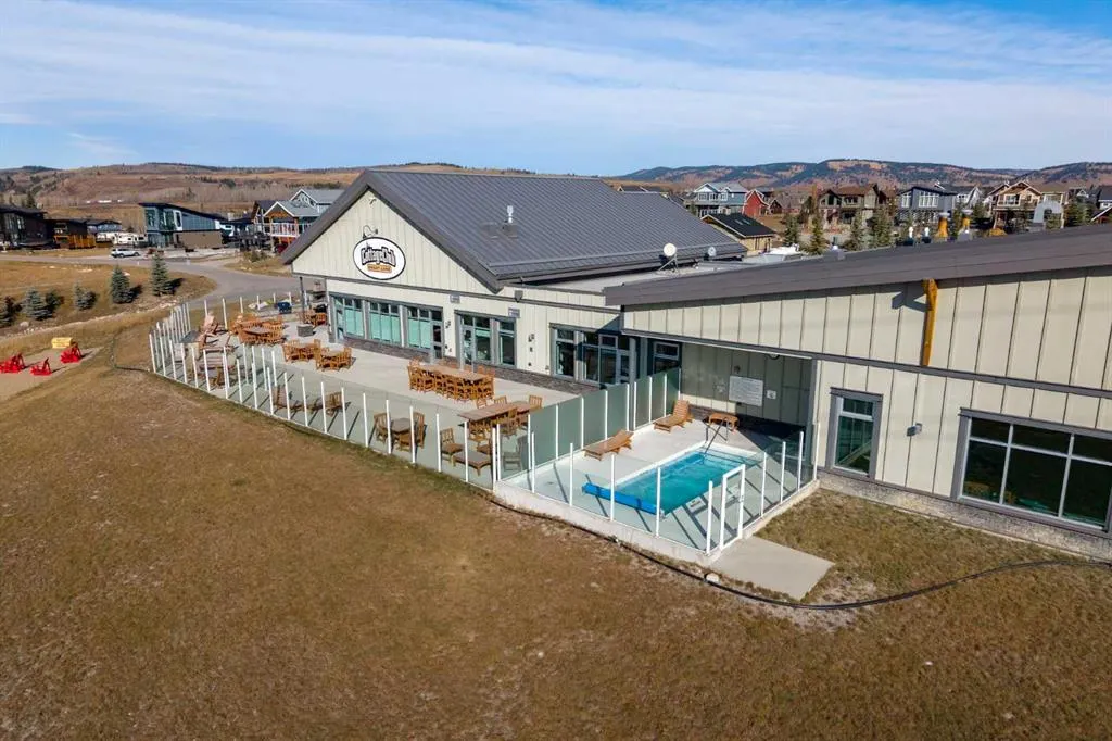 233 Cottage Club Crescent