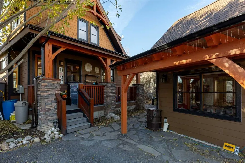 233 Cottage Club Crescent
