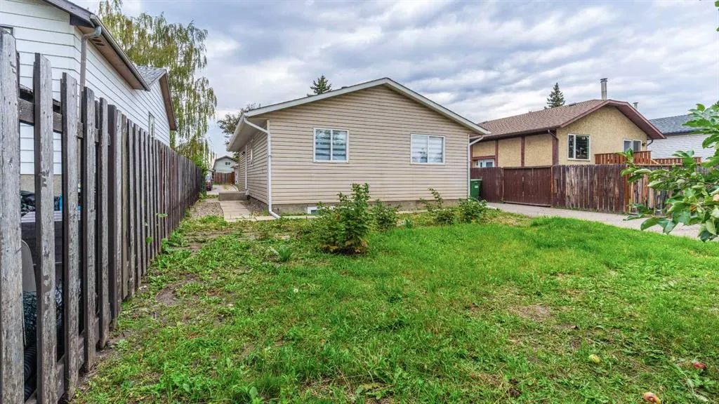 48 Doverglen Crescent SE