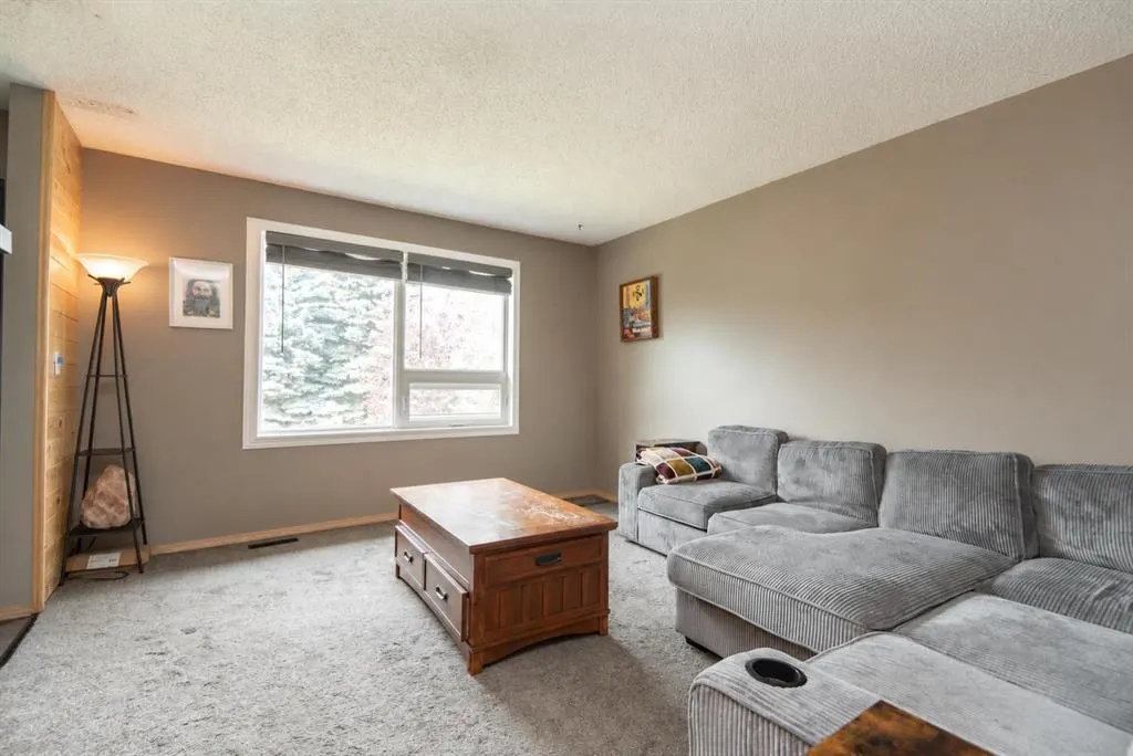 168 Eastman Crescent