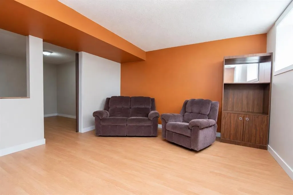 168 Eastman Crescent