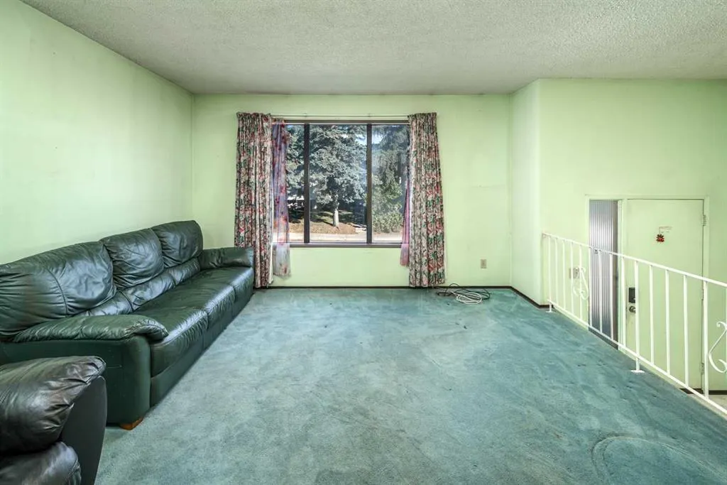 11407 Southdale Close SW