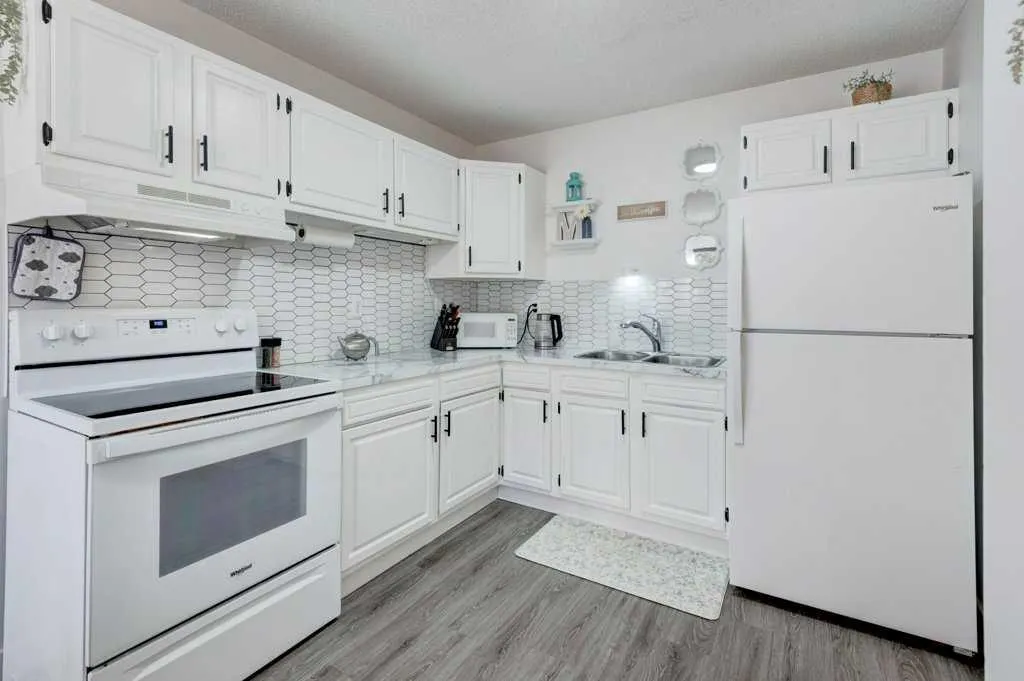 203 Lynnview Road SE #8N
