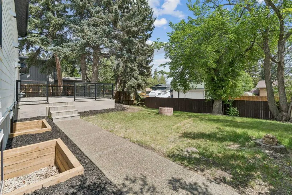 111 Canata Close SW