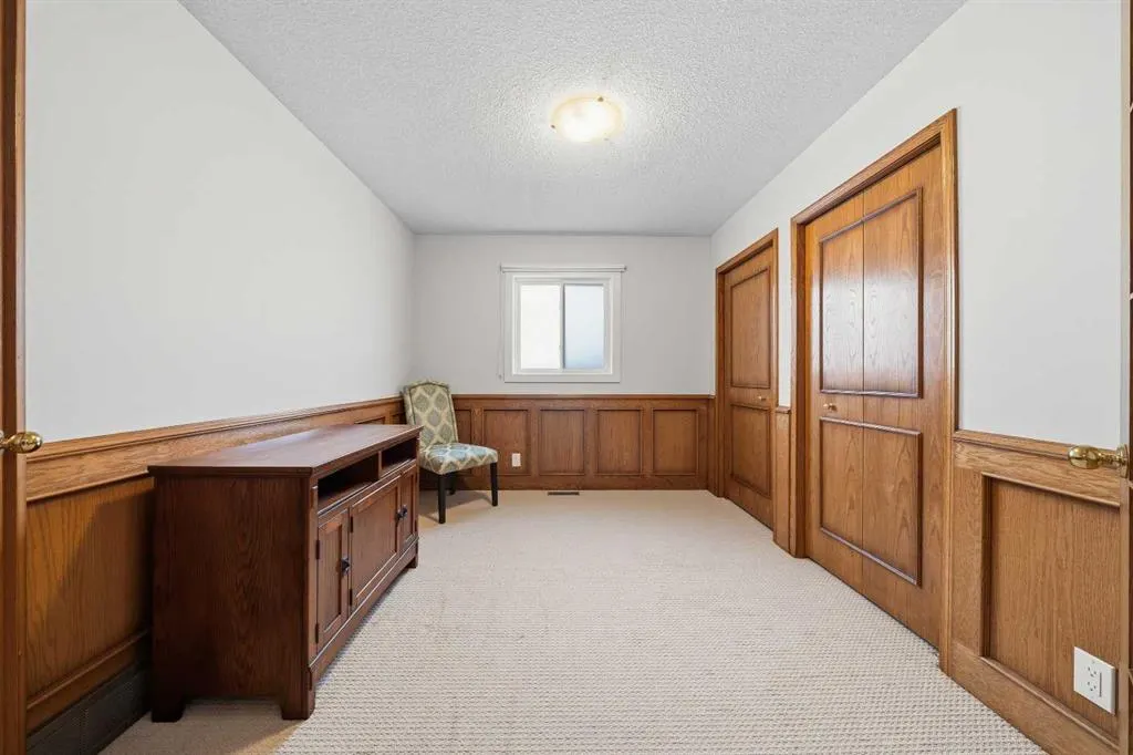 220 Hawkview Manor Circle NW