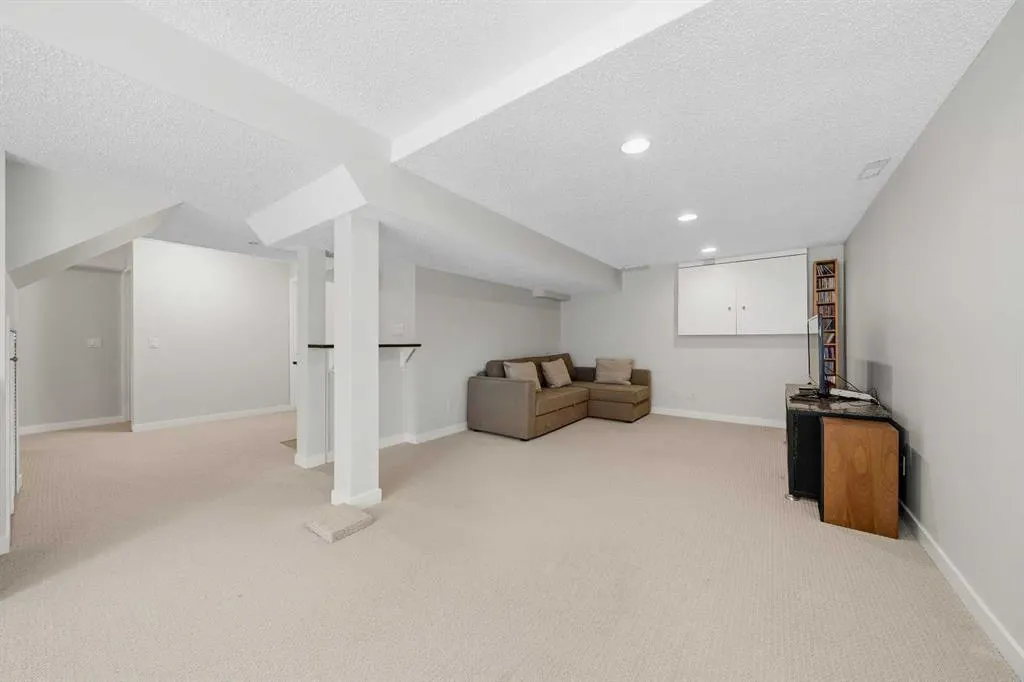 220 Hawkview Manor Circle NW