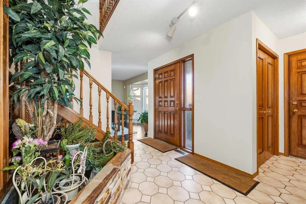 220 Hawkview Manor Circle NW