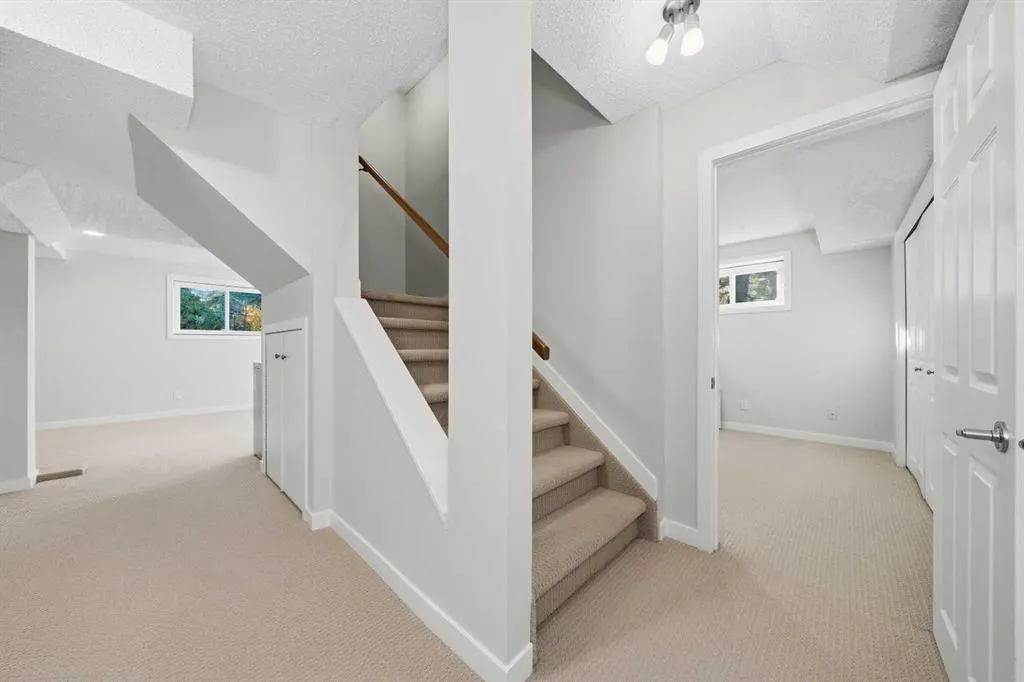 220 Hawkview Manor Circle NW