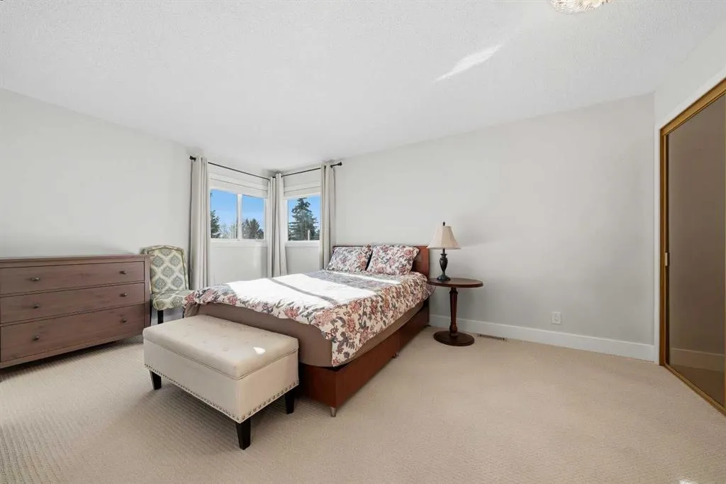220 Hawkview Manor Circle NW