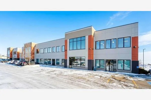 2520 Ellwood Drive SW #208