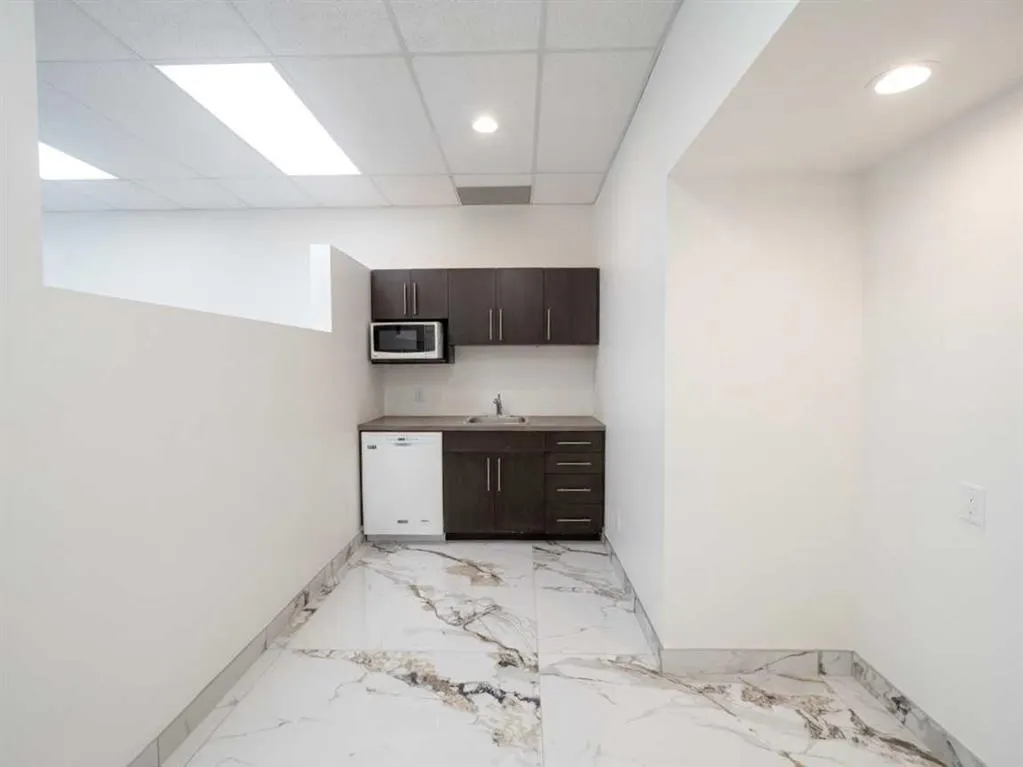2520 Ellwood Drive SW #208