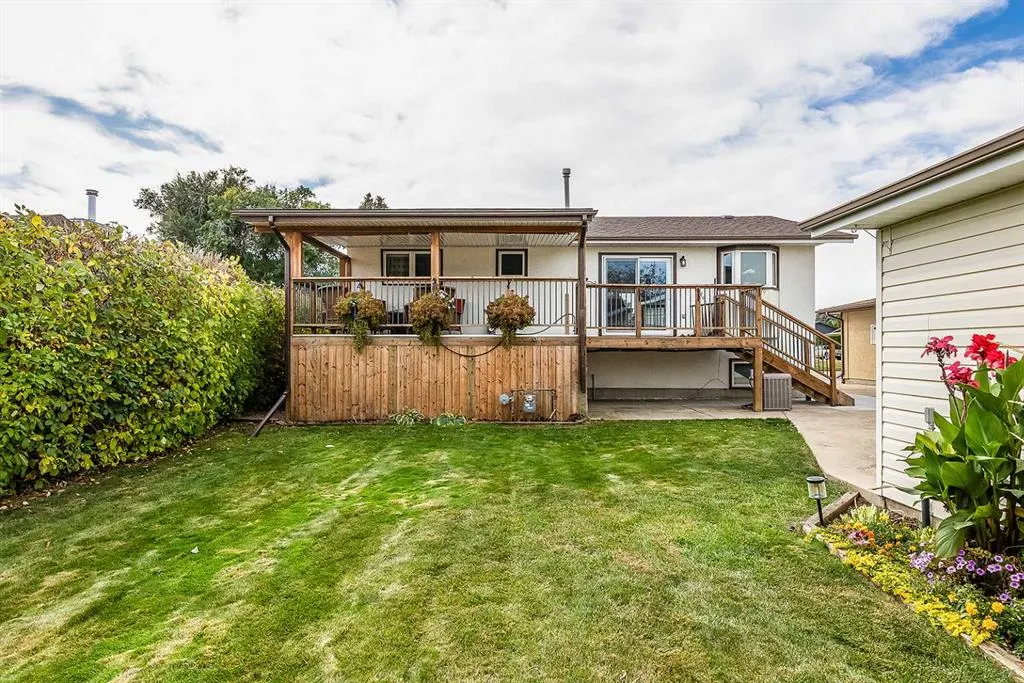 46 Ross Haven Place SE