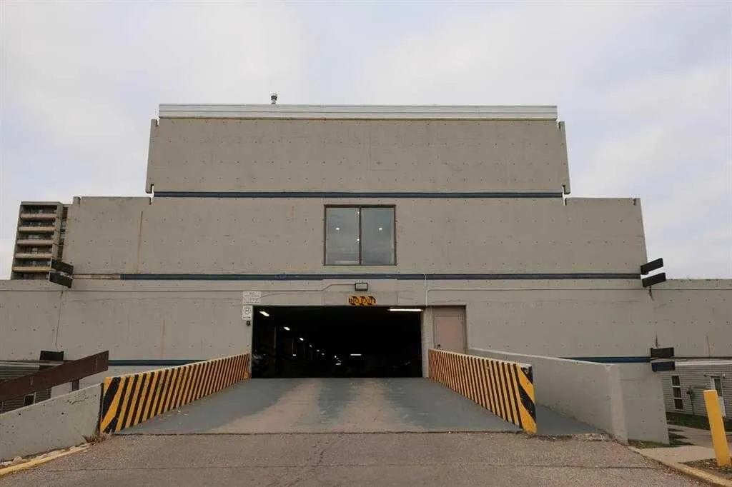 21 MacDonald Drive #1600